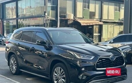 Toyota Highlander, 2022 год, 3 800 000 рублей, 2 фотография