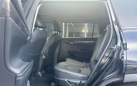 Toyota Highlander, 2022 год, 3 800 000 рублей, 12 фотография