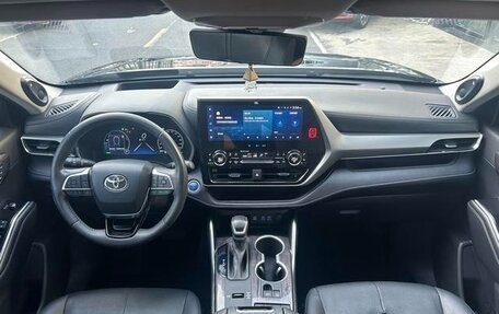 Toyota Highlander, 2022 год, 3 800 000 рублей, 9 фотография