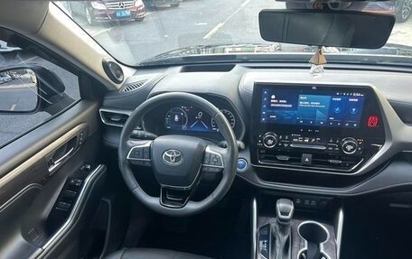 Toyota Highlander, 2022 год, 3 800 000 рублей, 8 фотография