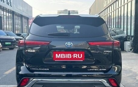 Toyota Highlander, 2022 год, 3 800 000 рублей, 6 фотография