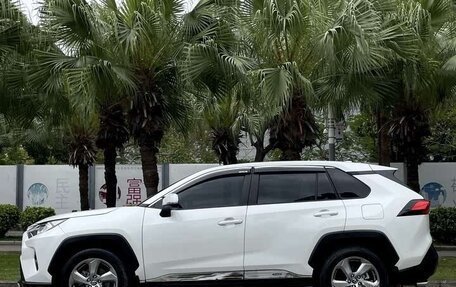 Toyota RAV4, 2022 год, 2 132 600 рублей, 3 фотография