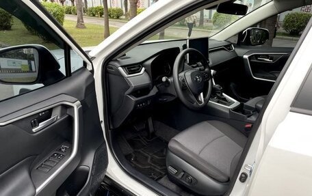 Toyota RAV4, 2022 год, 2 132 600 рублей, 10 фотография