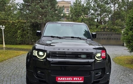 Land Rover Defender II, 2021 год, 27 000 000 рублей, 2 фотография