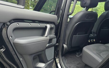 Land Rover Defender II, 2021 год, 27 000 000 рублей, 15 фотография