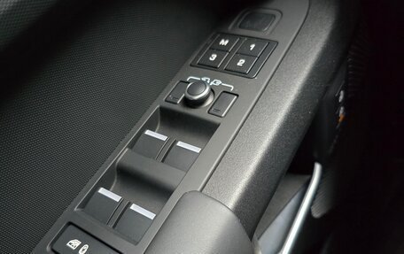 Land Rover Defender II, 2021 год, 27 000 000 рублей, 20 фотография