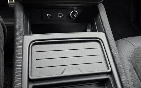 Land Rover Defender II, 2021 год, 27 000 000 рублей, 29 фотография