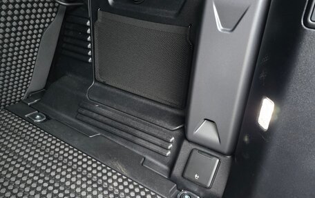 Land Rover Defender II, 2021 год, 27 000 000 рублей, 27 фотография