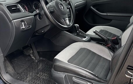 Volkswagen Jetta VI, 2011 год, 1 255 900 рублей, 2 фотография