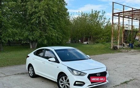 Hyundai Solaris II рестайлинг, 2018 год, 850 000 рублей, 2 фотография