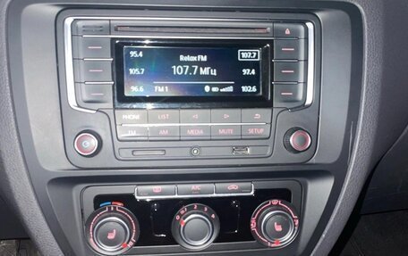 Volkswagen Jetta VI, 2016 год, 1 200 000 рублей, 14 фотография