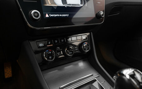 Skoda Superb III рестайлинг, 2019 год, 3 200 000 рублей, 22 фотография