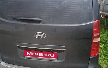 Hyundai Grand Starex Grand Starex I рестайлинг 2, 2011 год, 1 650 000 рублей, 2 фотография
