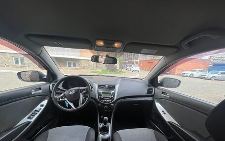 Hyundai Solaris II рестайлинг, 2012 год, 690 000 рублей, 10 фотография