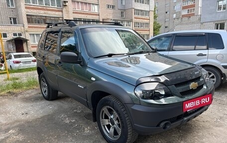 Chevrolet Niva I рестайлинг, 2018 год, 950 000 рублей, 3 фотография