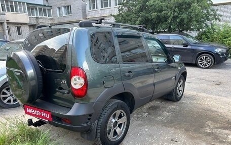 Chevrolet Niva I рестайлинг, 2018 год, 950 000 рублей, 5 фотография