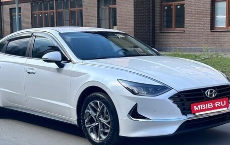 Hyundai Sonata VIII, 2021 год, 2 300 000 рублей, 2 фотография