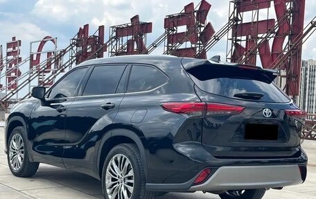 Toyota Highlander, 2022 год, 3 980 000 рублей, 4 фотография