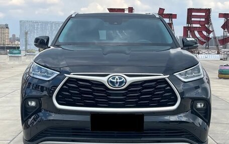 Toyota Highlander, 2022 год, 3 980 000 рублей, 2 фотография