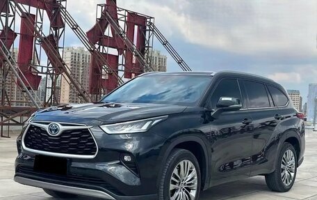 Toyota Highlander, 2022 год, 3 980 000 рублей, 3 фотография