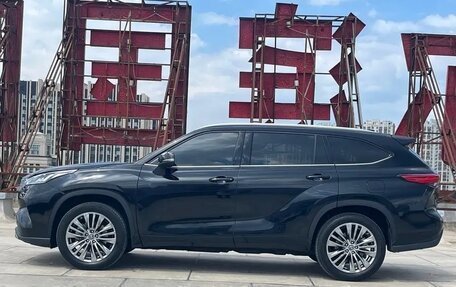 Toyota Highlander, 2022 год, 3 980 000 рублей, 8 фотография
