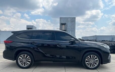 Toyota Highlander, 2022 год, 3 980 000 рублей, 7 фотография