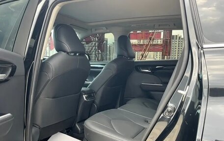 Toyota Highlander, 2022 год, 3 980 000 рублей, 12 фотография