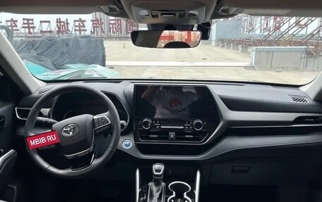 Toyota Highlander, 2022 год, 3 980 000 рублей, 10 фотография