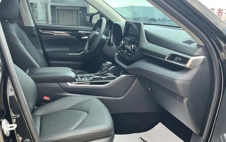 Toyota Highlander, 2022 год, 3 980 000 рублей, 15 фотография