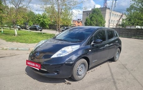 Nissan Leaf I, 2017 год, 950 000 рублей, 2 фотография