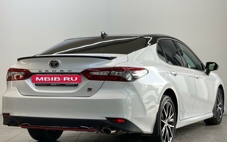 Toyota Camry, 2021 год, 3 200 000 рублей, 6 фотография