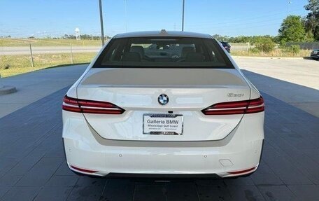 BMW 5 серия, 2025 год, 8 270 521 рублей, 7 фотография