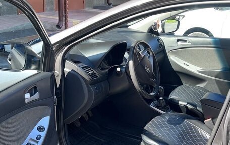 Hyundai Solaris II рестайлинг, 2011 год, 460 000 рублей, 6 фотография