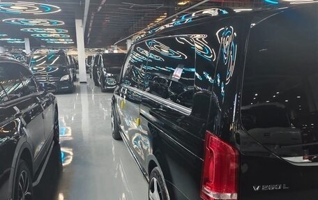Mercedes-Benz V-Класс, 2022 год, 5 250 000 рублей, 4 фотография
