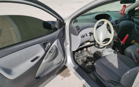 Toyota Yaris I рестайлинг, 2001 год, 330 000 рублей, 9 фотография