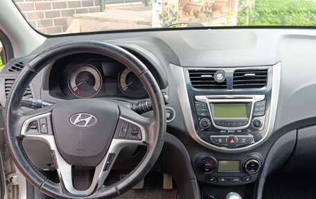 Hyundai Solaris II рестайлинг, 2012 год, 829 000 рублей, 9 фотография