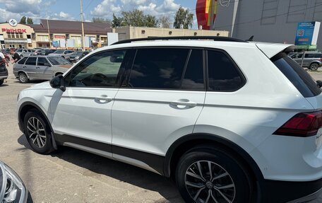 Volkswagen Tiguan II, 2019 год, 2 399 000 рублей, 2 фотография