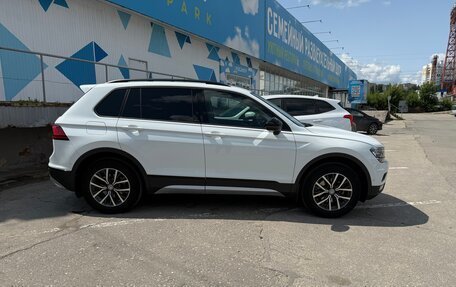 Volkswagen Tiguan II, 2019 год, 2 399 000 рублей, 4 фотография