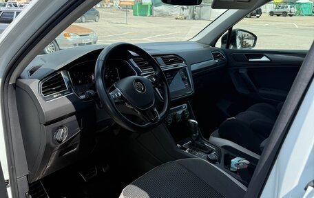 Volkswagen Tiguan II, 2019 год, 2 399 000 рублей, 11 фотография