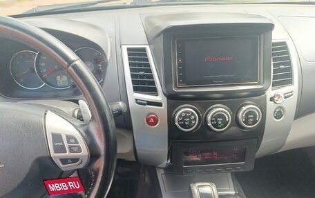 Mitsubishi Pajero Sport II рестайлинг, 2014 год, 2 470 000 рублей, 9 фотография