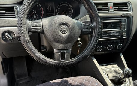 Volkswagen Jetta VI, 2013 год, 900 000 рублей, 3 фотография