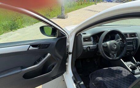 Volkswagen Jetta VI, 2013 год, 900 000 рублей, 4 фотография