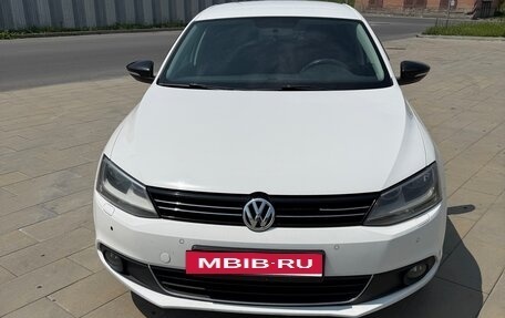 Volkswagen Jetta VI, 2013 год, 900 000 рублей, 8 фотография