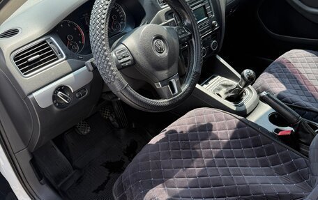 Volkswagen Jetta VI, 2013 год, 900 000 рублей, 9 фотография