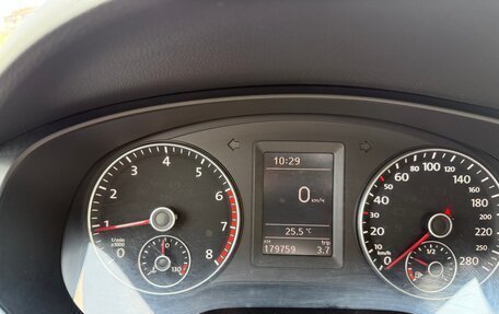 Volkswagen Jetta VI, 2013 год, 900 000 рублей, 10 фотография