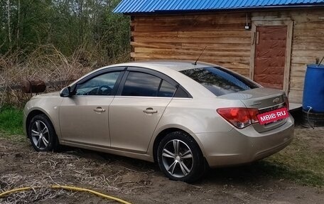 Chevrolet Cruze II, 2011 год, 850 000 рублей, 3 фотография