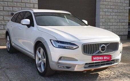 Volvo V90 Cross Country I рестайлинг, 2018 год, 3 200 000 рублей, 2 фотография