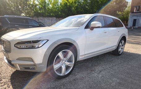 Volvo V90 Cross Country I рестайлинг, 2018 год, 3 200 000 рублей, 17 фотография