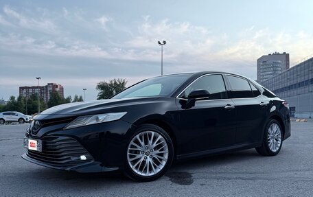Toyota Camry, 2020 год, 3 190 000 рублей, 2 фотография