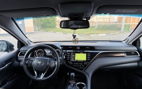 Toyota Camry, 2020 год, 3 190 000 рублей, 10 фотография